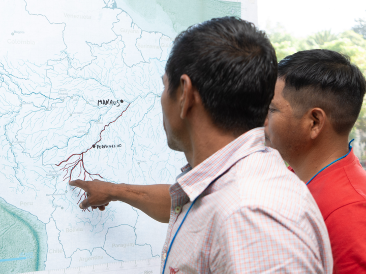 “O rio não tem fronteiras”: pescadores da bacia do rio Madeira se reúnem para dialogar frente a ameaças como represas, mineração e pesca ilegal